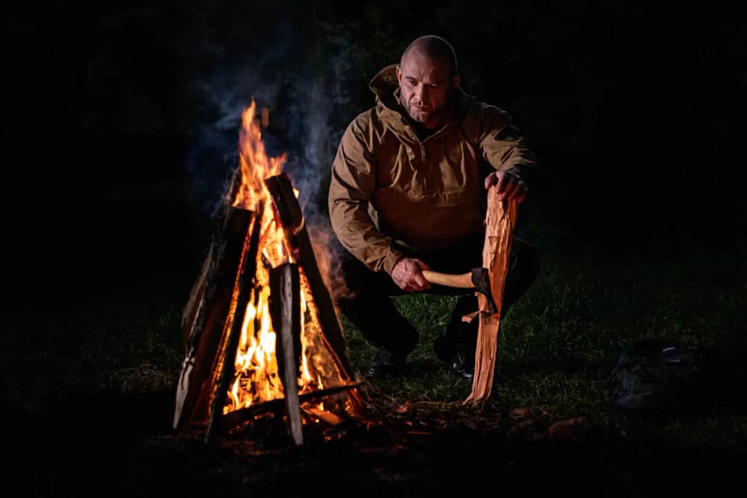 Jak rozpalić ognisko bez rozpałki - sprawdzone metody i porady