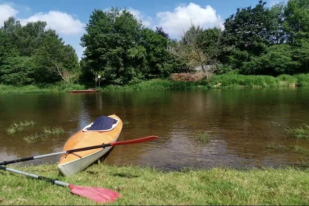 Czy na kajaku można pić alkohol? Poznaj przepisy i konsekwencje