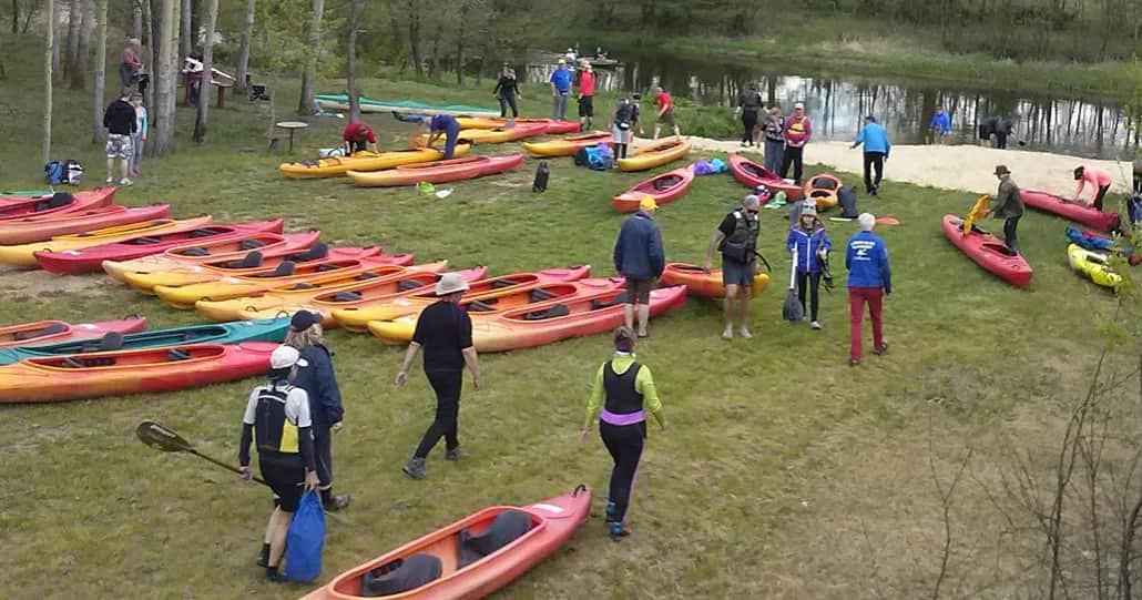Pomiechówek spływy kajakowe – najlepsze trasy i ceny dla każdego