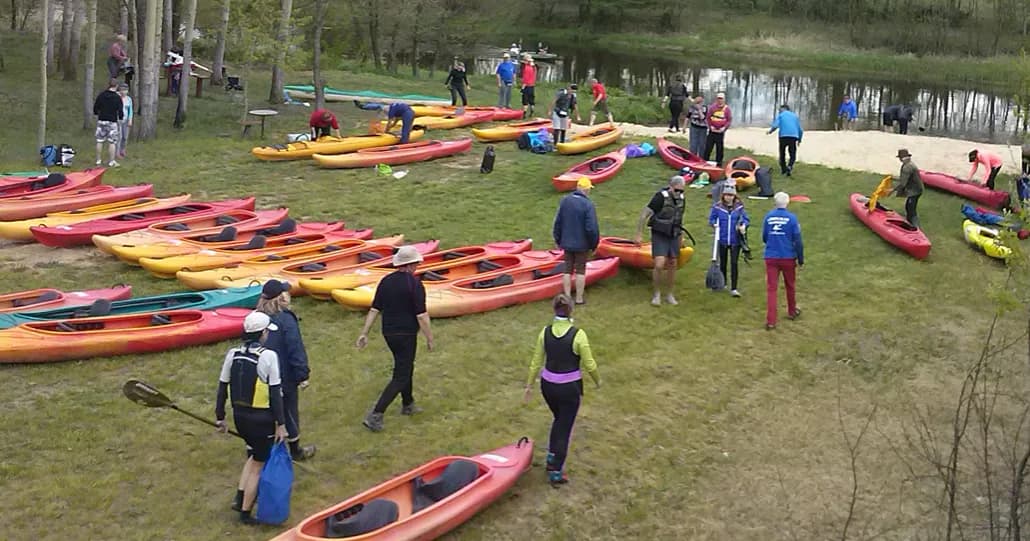 Pomiechówek spływy kajakowe – najlepsze trasy i ceny dla każdego