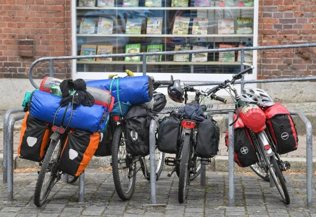 Jak spakować namiot na rower: uniknij błędów i zaoszczędź miejsce
