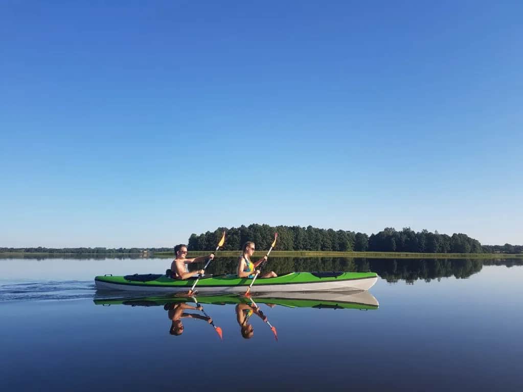 Spływ kajakowy Giżycko - najlepsze trasy i wypożyczalnie kajaków