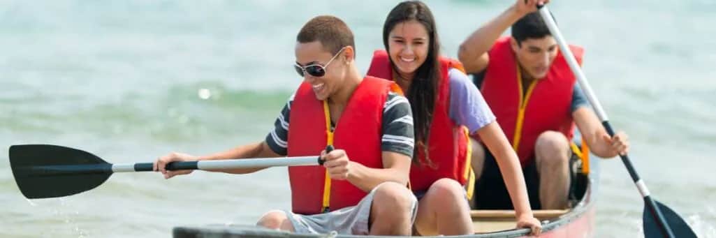 Czy do pływania kajakiem potrzebne są uprawnienia? Sprawdź, co musisz wiedzieć!