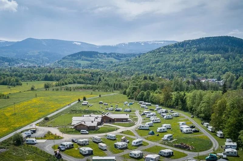 Gdzie pod namiot w Polsce? Najlepsze miejsca na biwak i dzikie noclegi