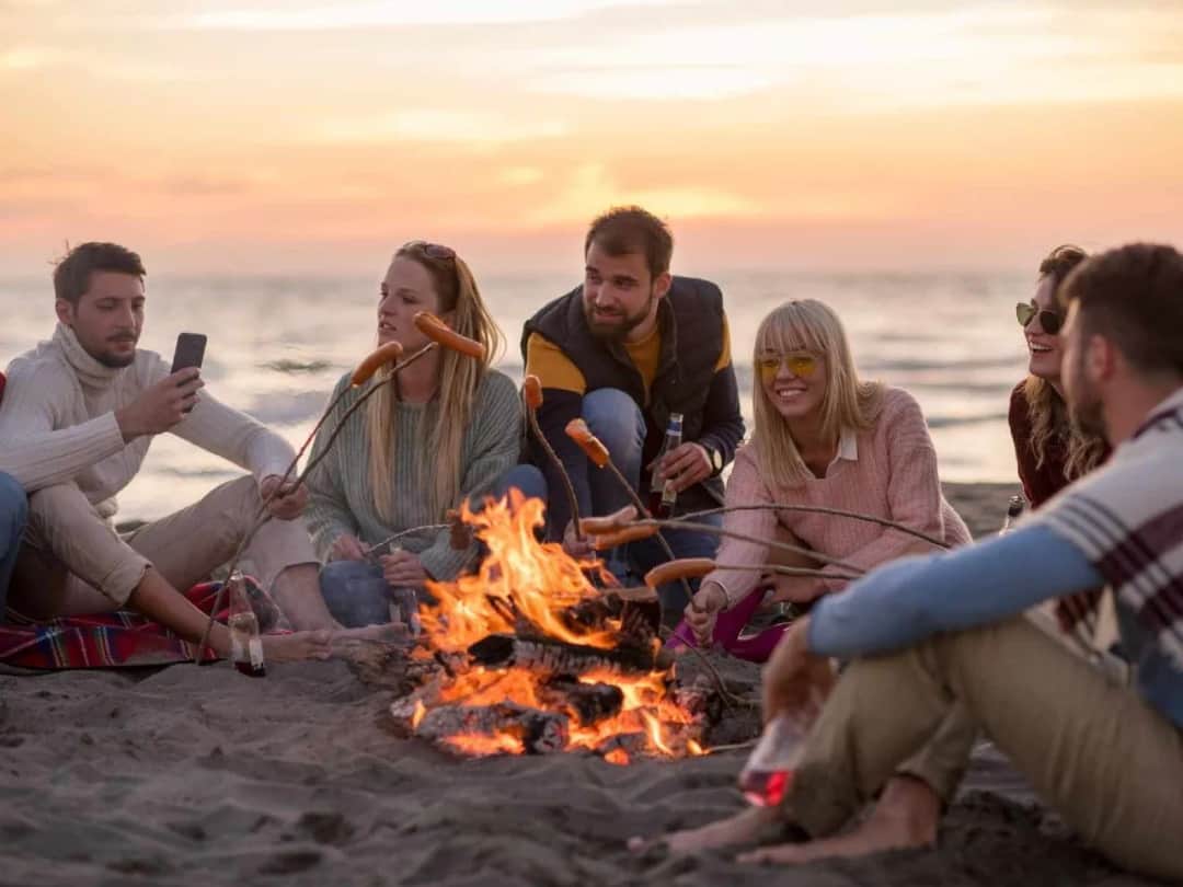 Jak rozpalić ognisko patykami - proste metody, które zaskoczą każdego