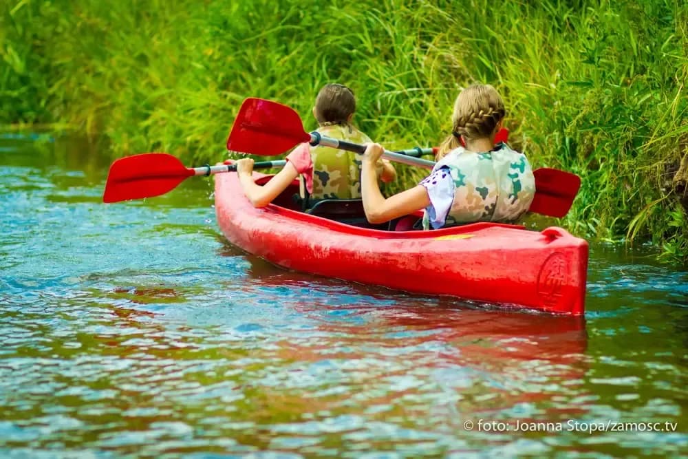 Czy kajaki są bezpieczne? Sprawdź kluczowe zasady bezpieczeństwa