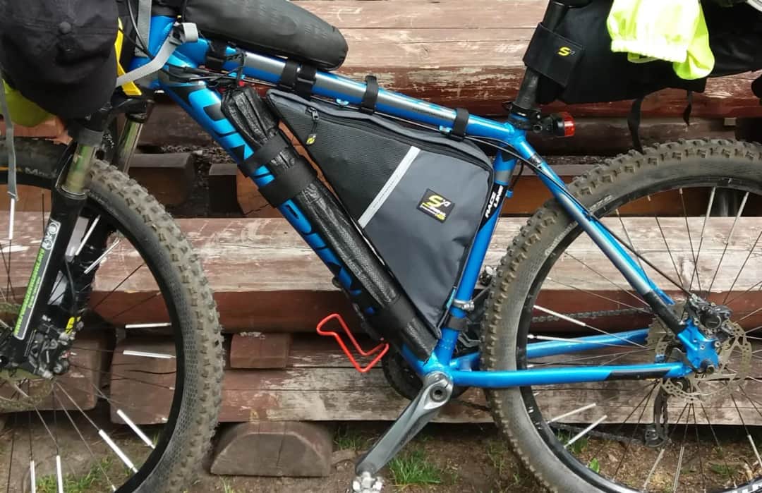 Jak bezpiecznie i wygodnie przewozić namiot na rowerze – praktyczne porady