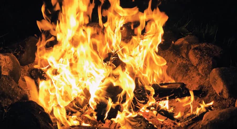 Jaką patelnię na ognisko wybrać, aby uniknąć problemów z gotowaniem?